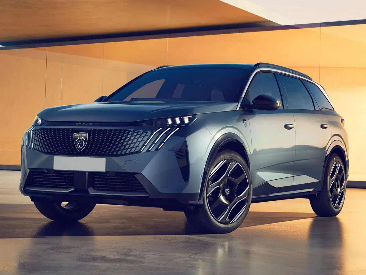 Peugeot 5008 nuova a Varese