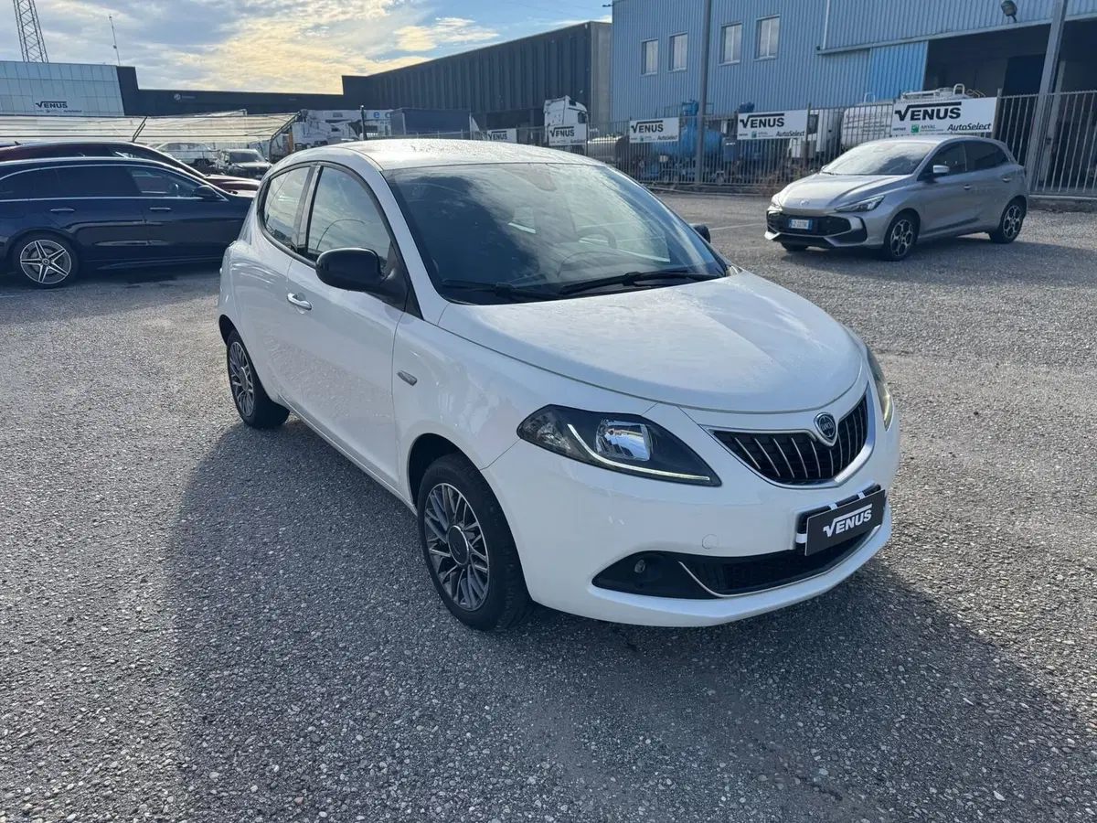 Lancia Ypsilon nuova a Monza e Brianza (13)