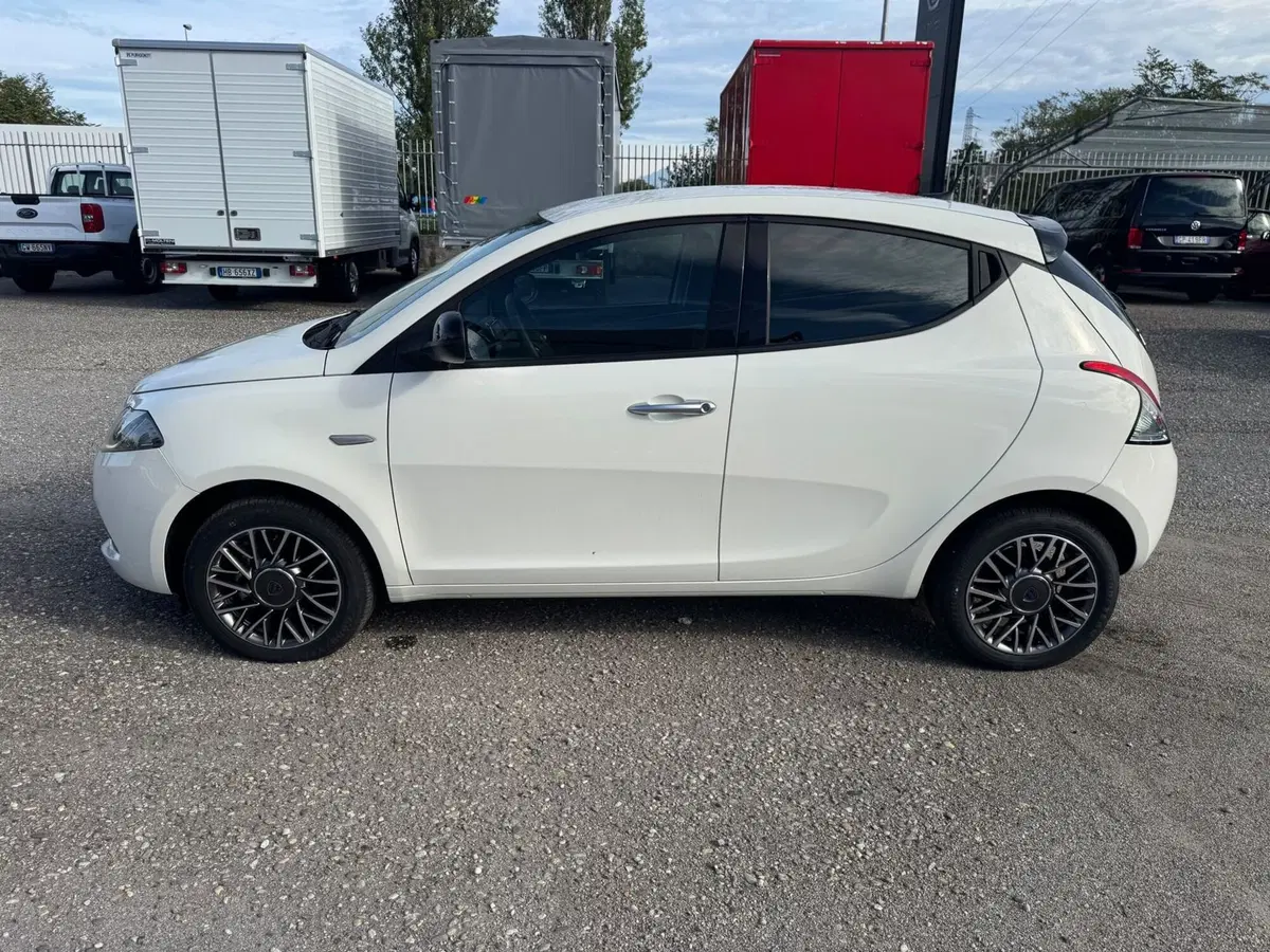 Lancia Ypsilon nuova a Monza e Brianza (3)