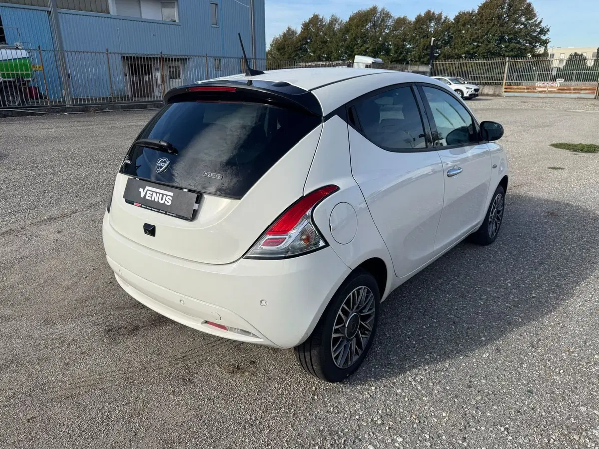 Lancia Ypsilon nuova a Monza e Brianza (6)