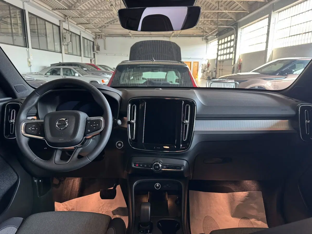 Volvo XC40 nuova a Monza e Brianza (10)