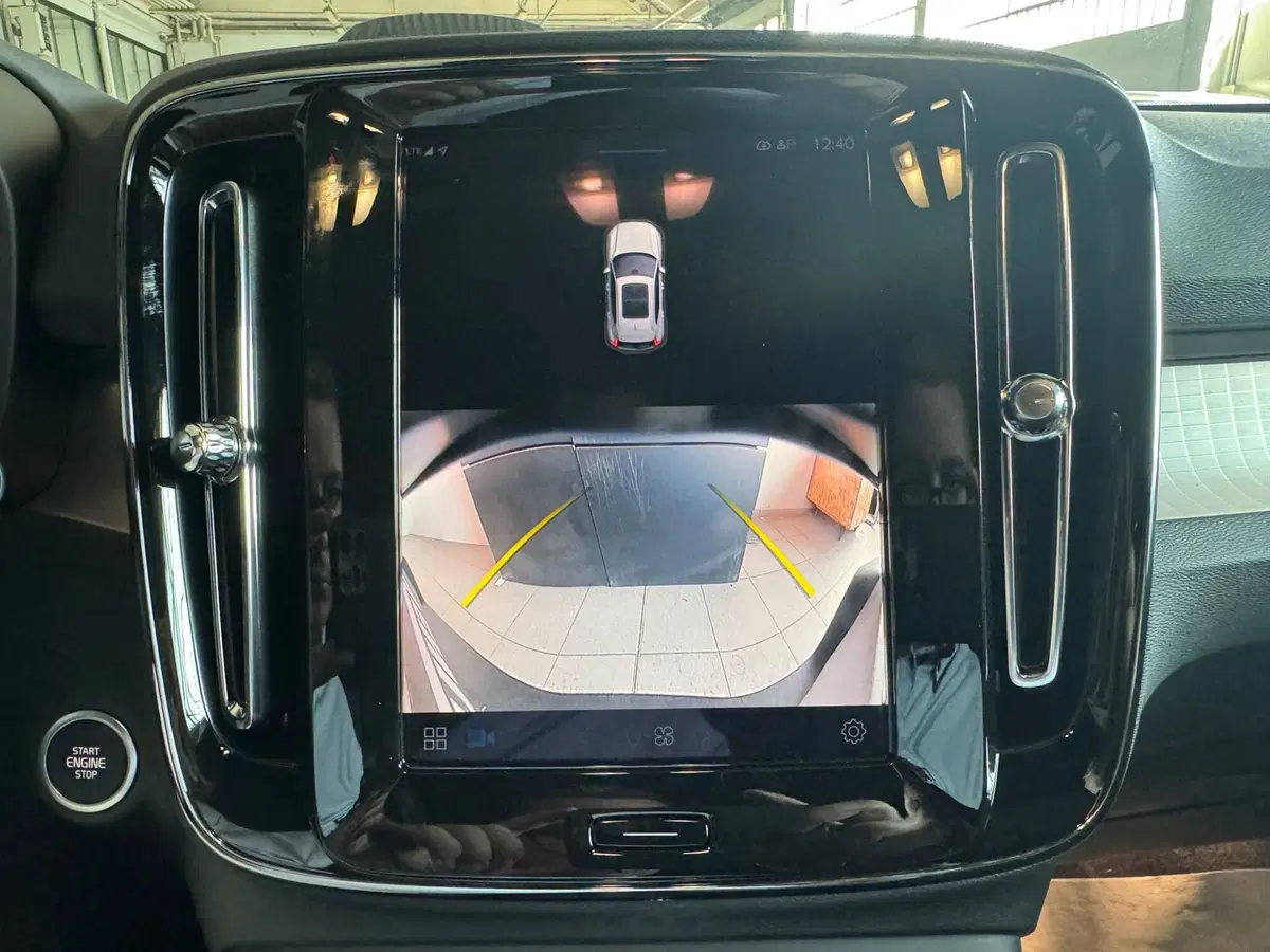 Volvo XC40 nuova a Monza e Brianza (12)