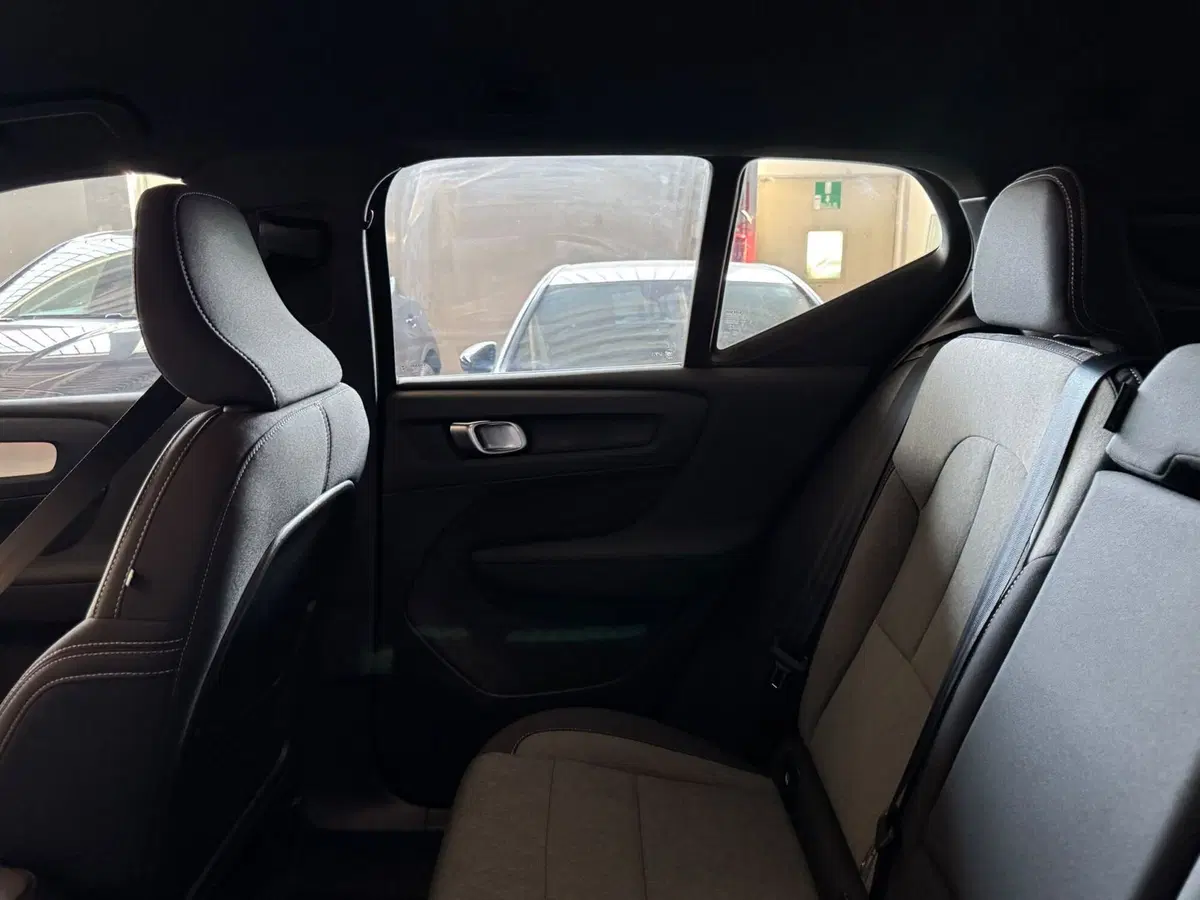 Volvo XC40 nuova a Monza e Brianza (14)
