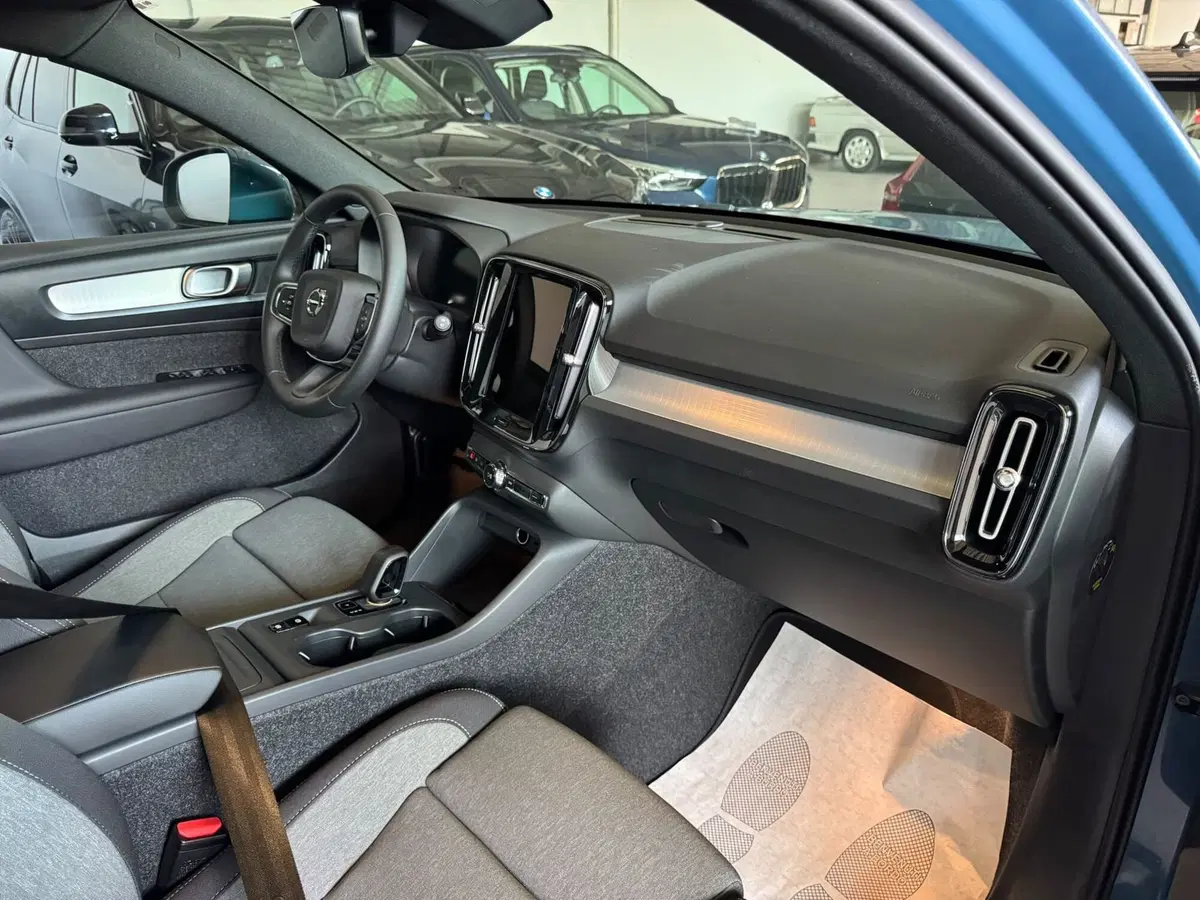 Volvo XC40 nuova a Monza e Brianza (15)