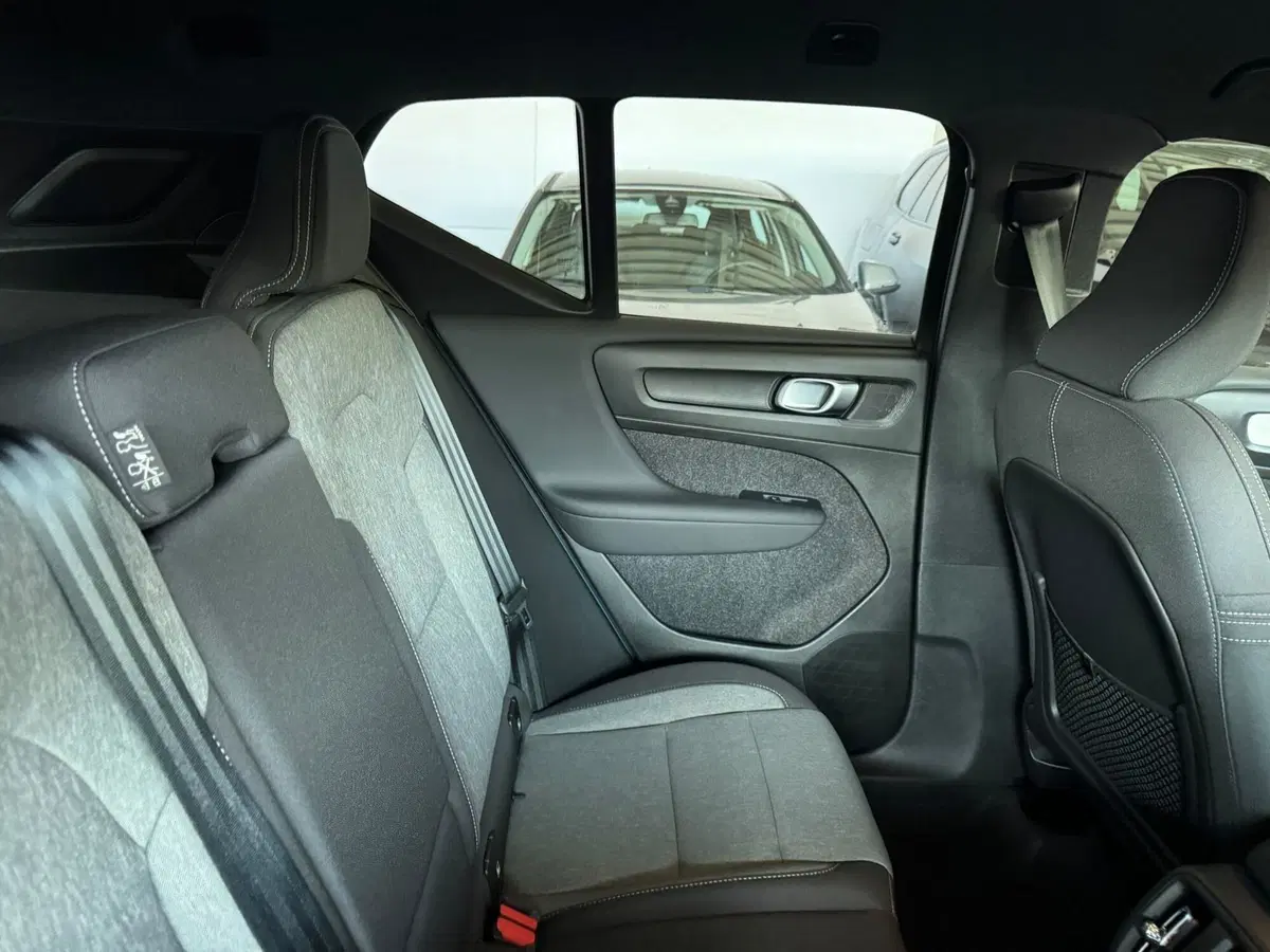 Volvo XC40 nuova a Monza e Brianza (16)