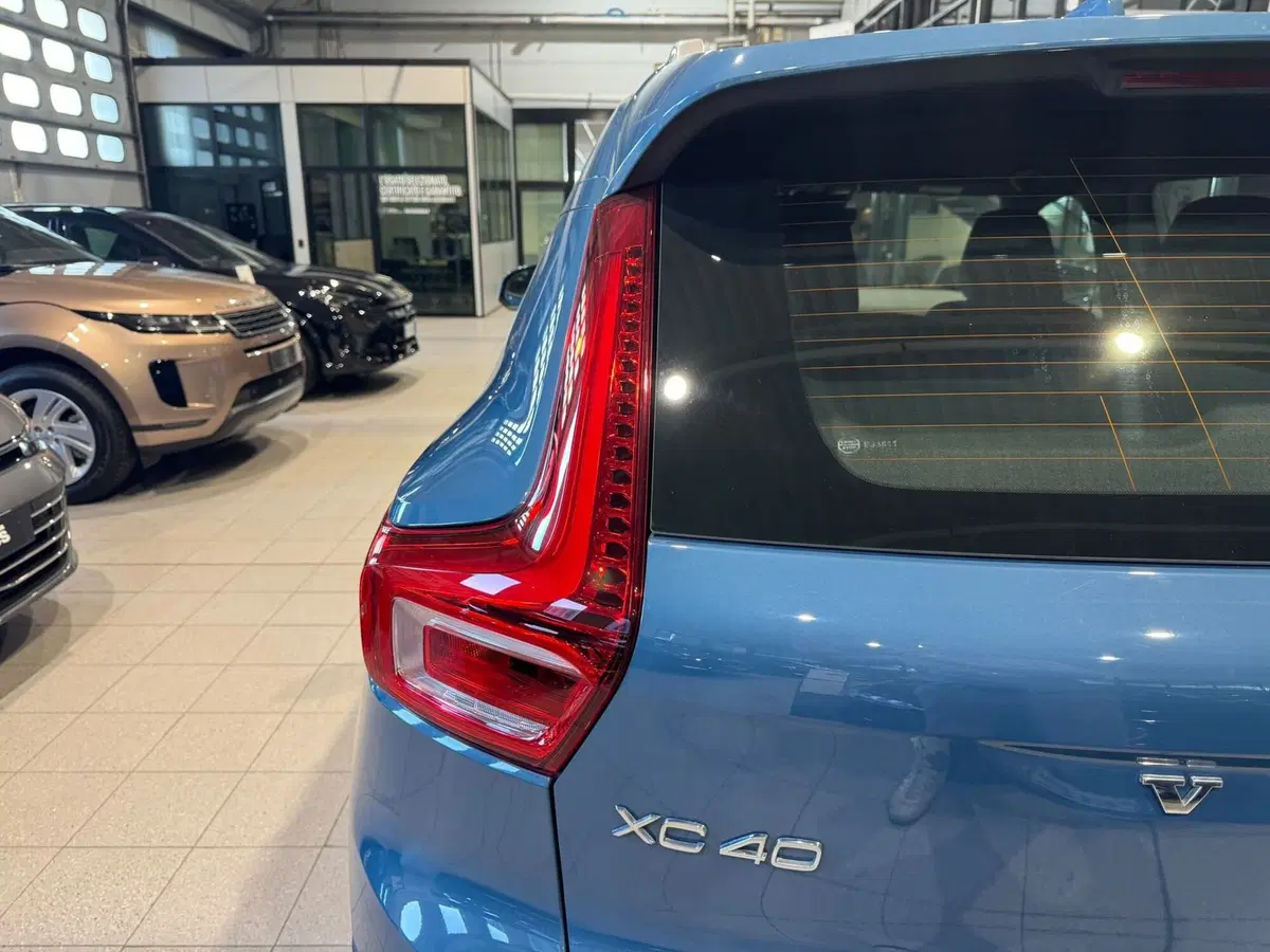 Volvo XC40 nuova a Monza e Brianza (19)