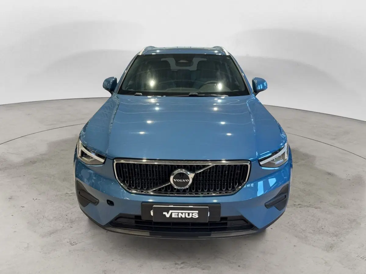 Volvo XC40 nuova a Monza e Brianza (2)