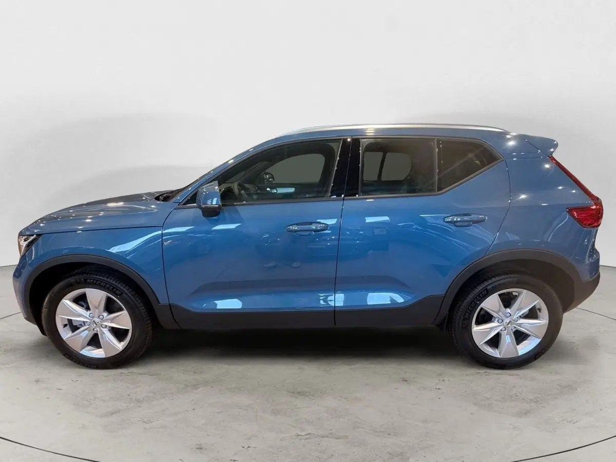 Volvo XC40 nuova a Monza e Brianza (4)