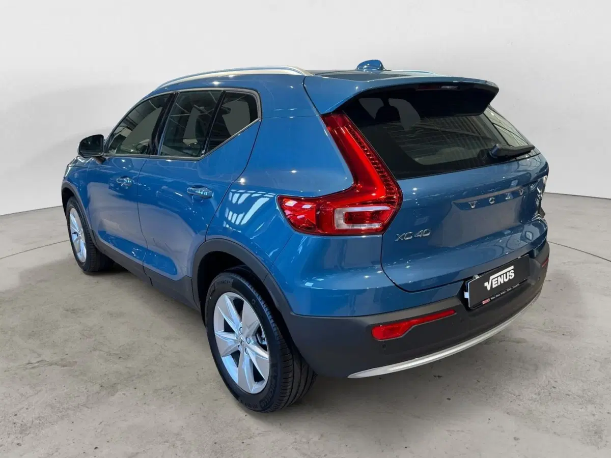 Volvo XC40 nuova a Monza e Brianza (5)