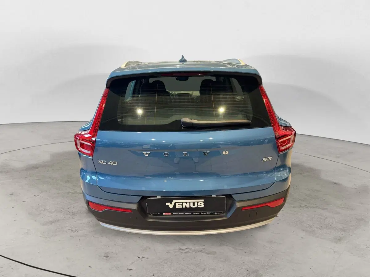 Volvo XC40 nuova a Monza e Brianza (6)