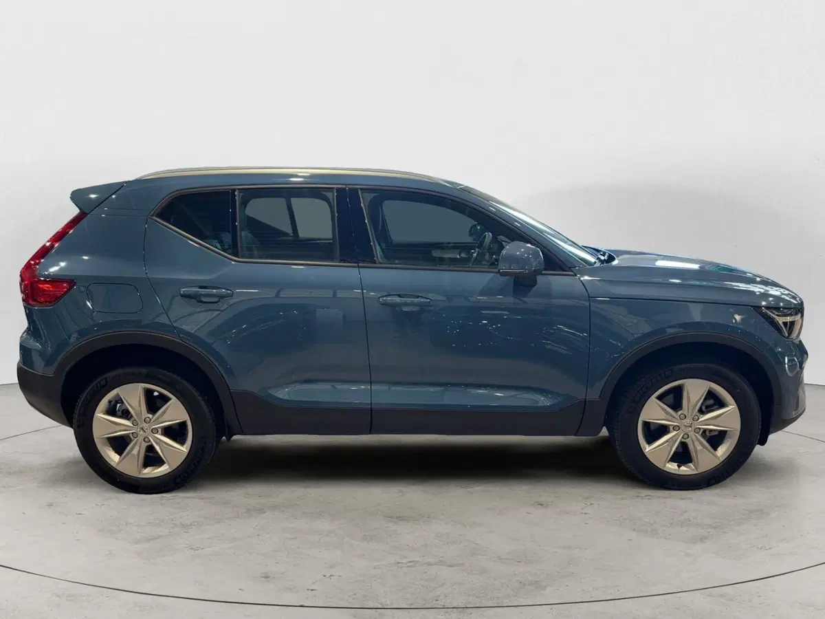 Volvo XC40 nuova a Monza e Brianza (8)