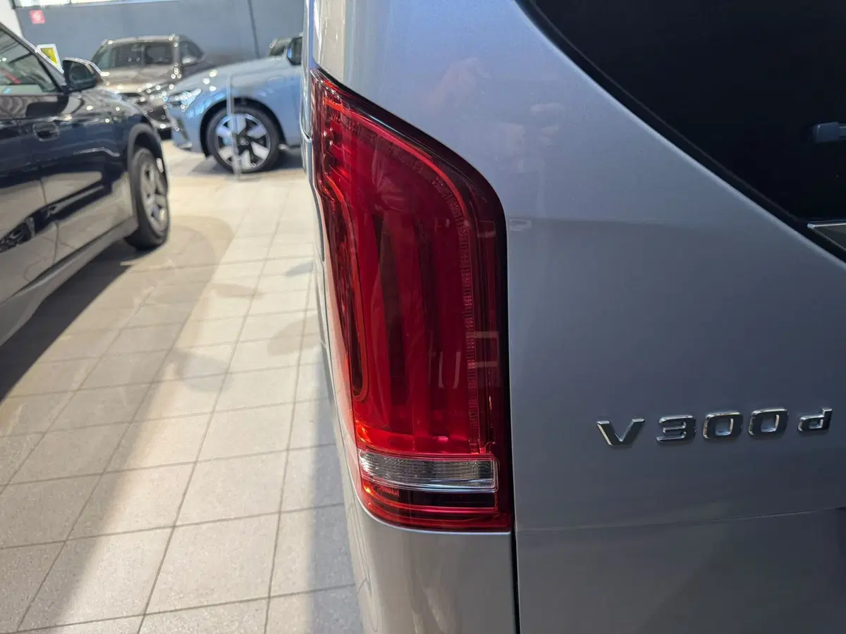 Mercedes-Benz Classe V nuova a Monza e Brianza (17)