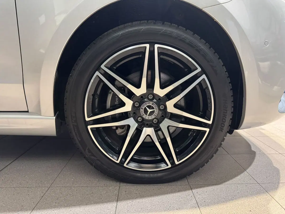 Mercedes-Benz Classe V nuova a Monza e Brianza (18)