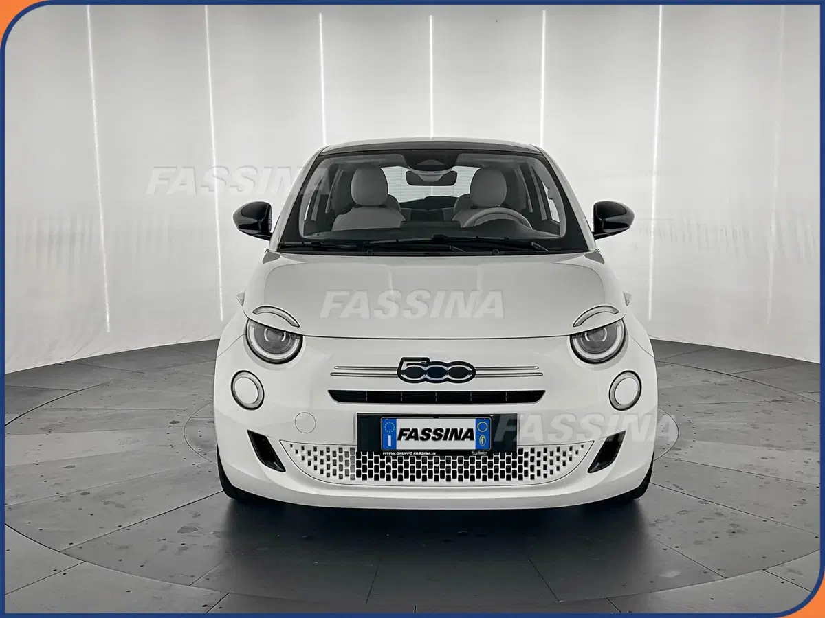 Fiat 500 nuova a Milano (2)