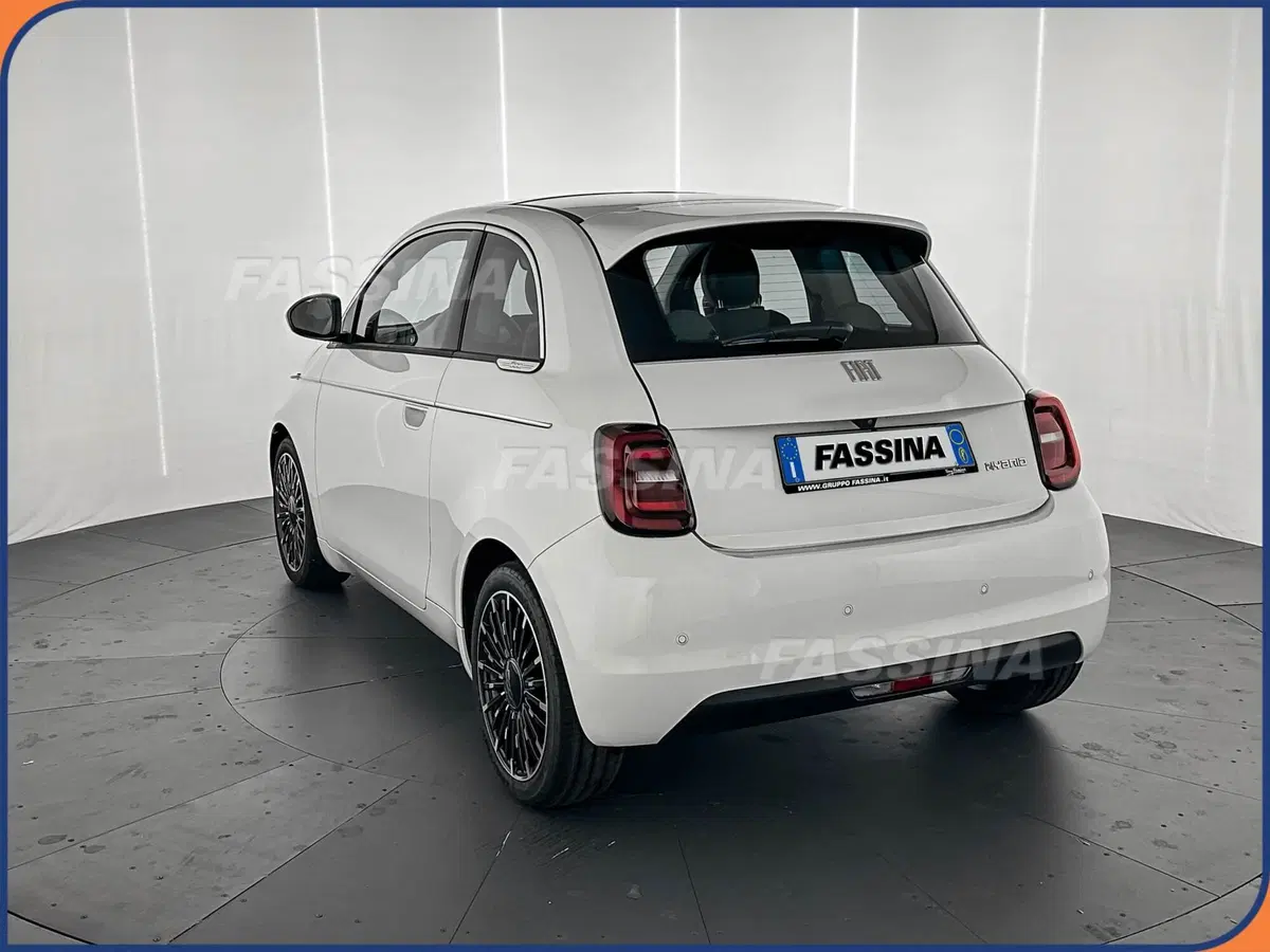 Fiat 500 nuova a Milano (4)