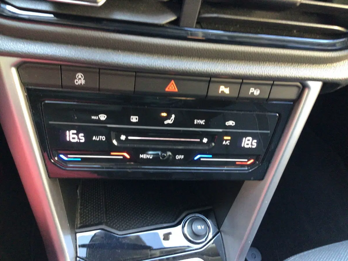 Volkswagen T-Roc usata a Genova (20)