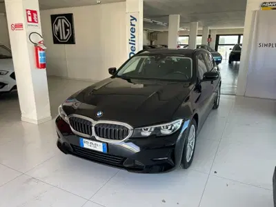 BMW Serie 3 318d Business Advantage del 2019 usata a Lucca