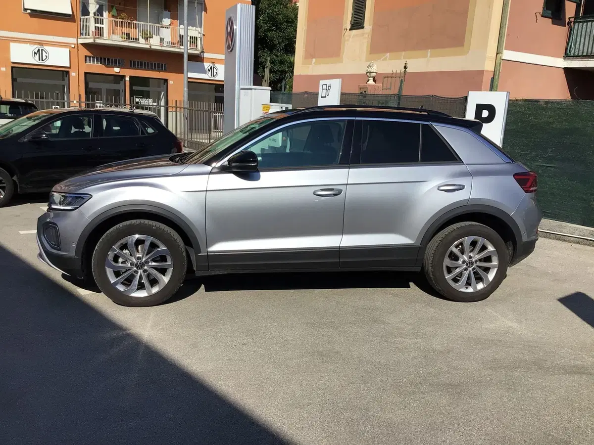 Volkswagen T-Roc usata a Genova (4)