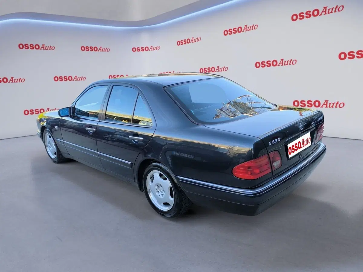 Mercedes-Benz Classe E usata a Udine (4)