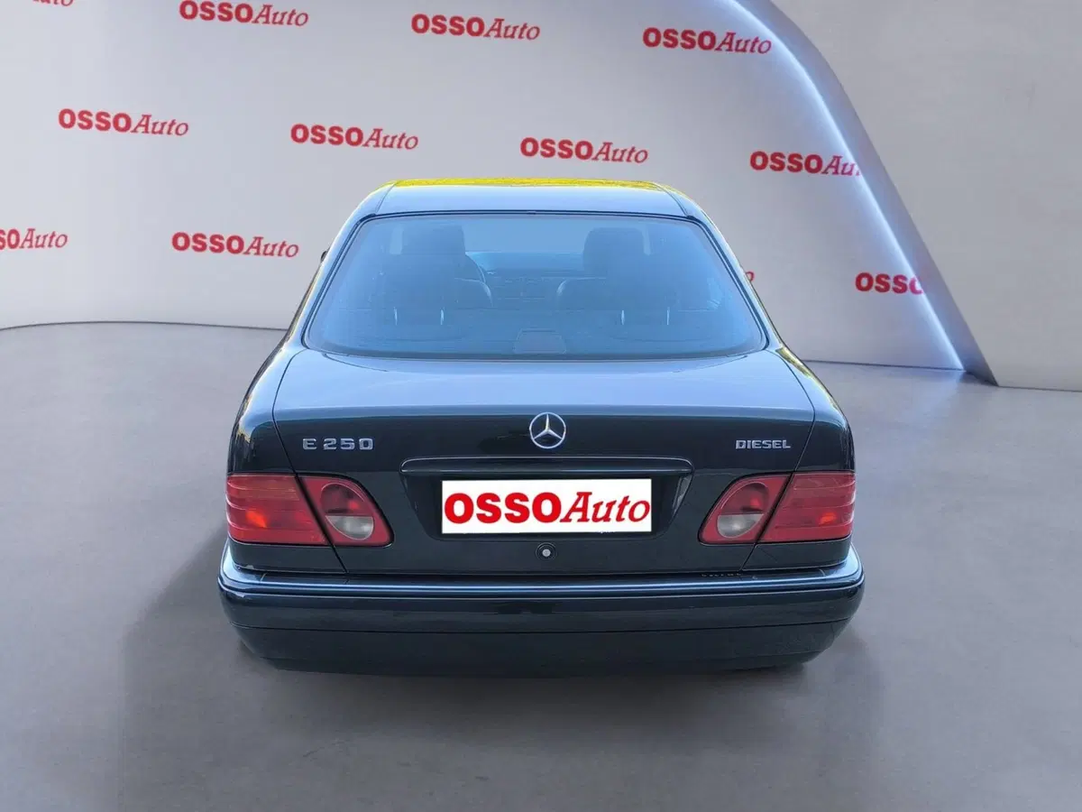 Mercedes-Benz Classe E usata a Udine (6)