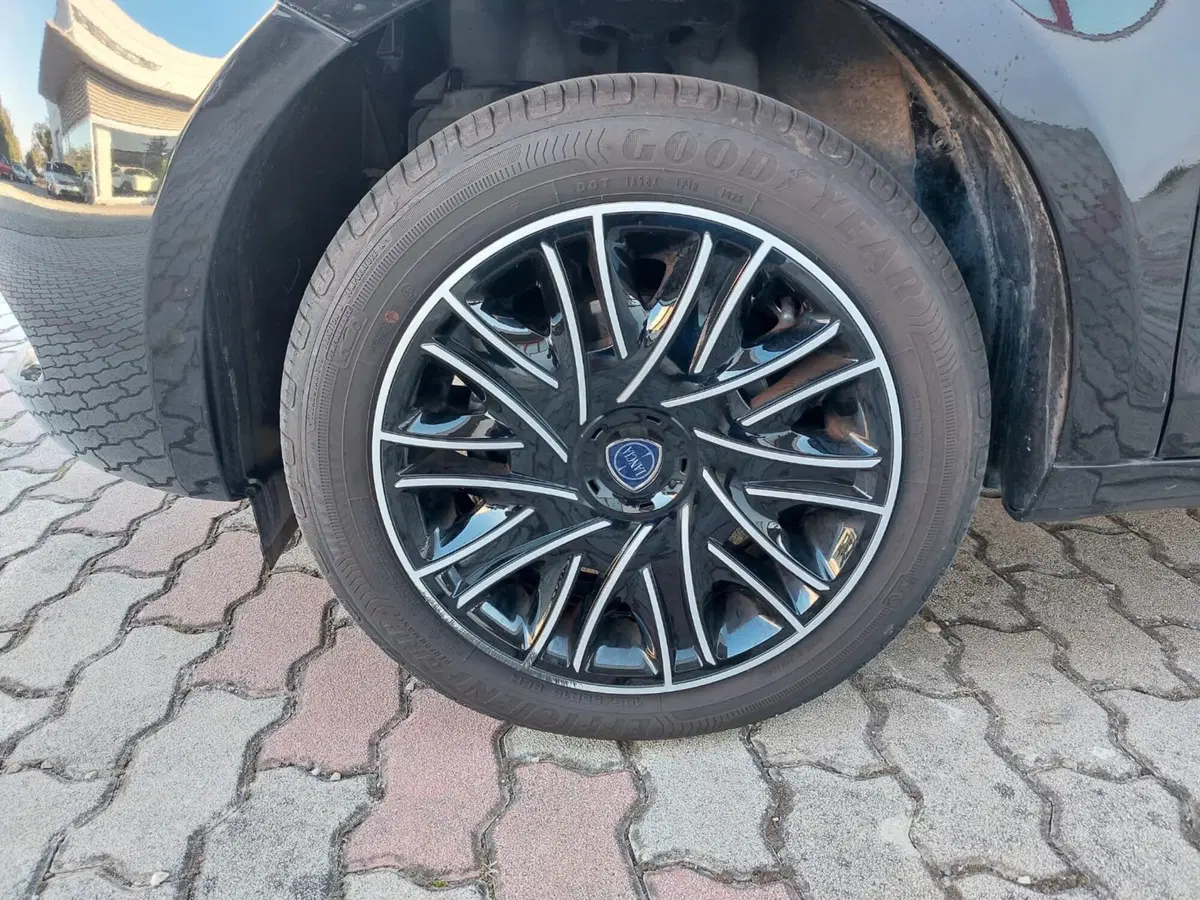 Lancia Ypsilon usata a Pavia (14)