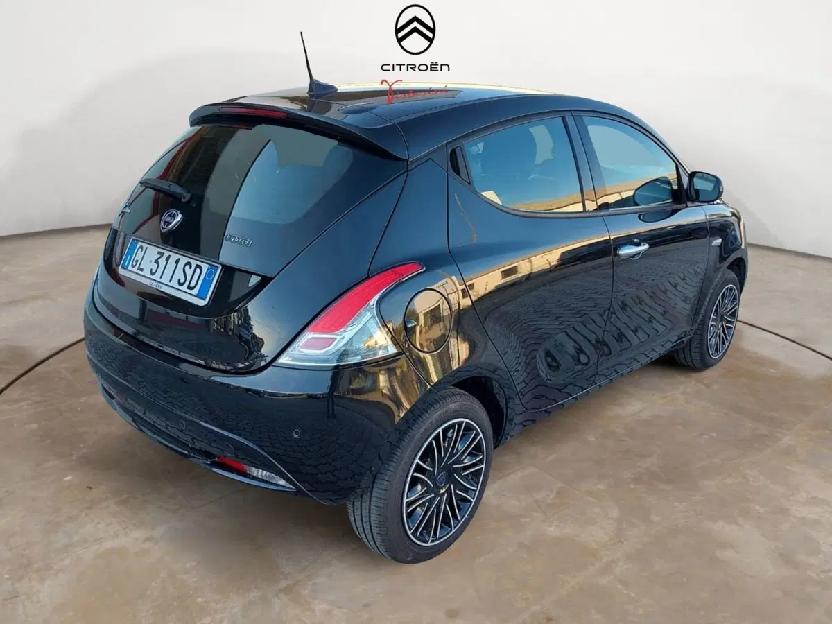 Lancia Ypsilon usata a Pavia (2)