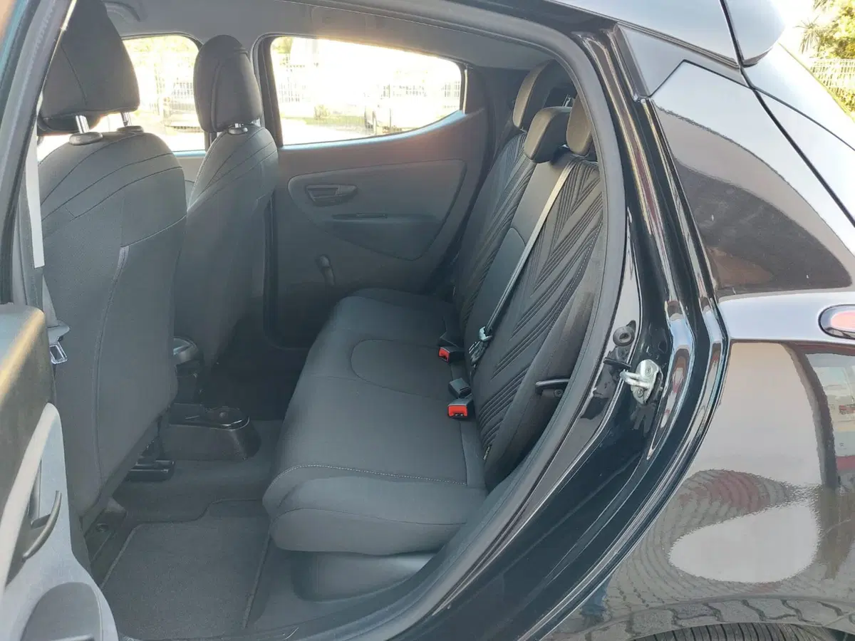 Lancia Ypsilon usata a Pavia (5)