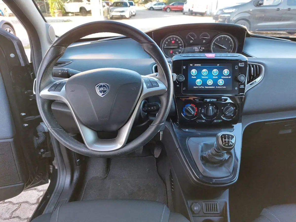 Lancia Ypsilon usata a Pavia (9)