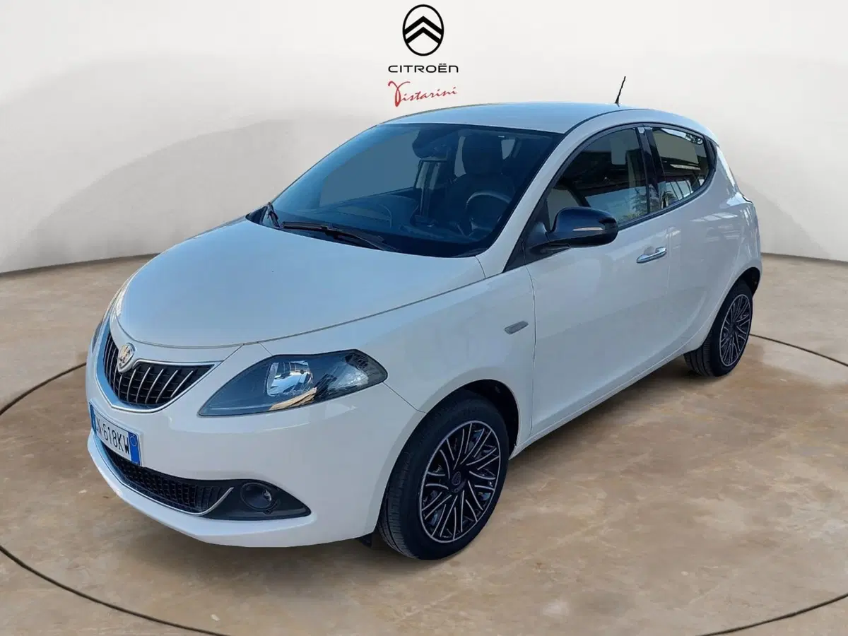 Lancia Ypsilon usata a Pavia
