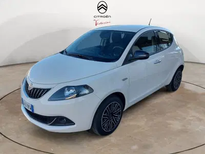 Lancia Ypsilon 1.0 FireFly 5 porte S&S Hybrid Ecochic Gold del 2023 usata a Voghera