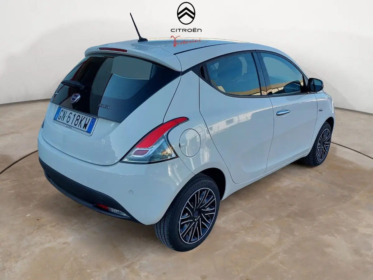 Lancia Ypsilon usata a Pavia (2)