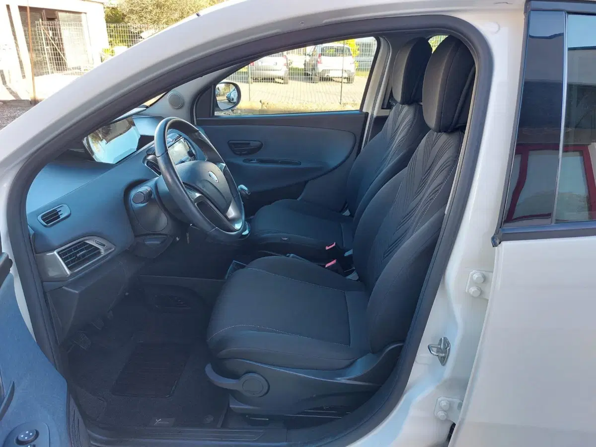 Lancia Ypsilon usata a Pavia (3)