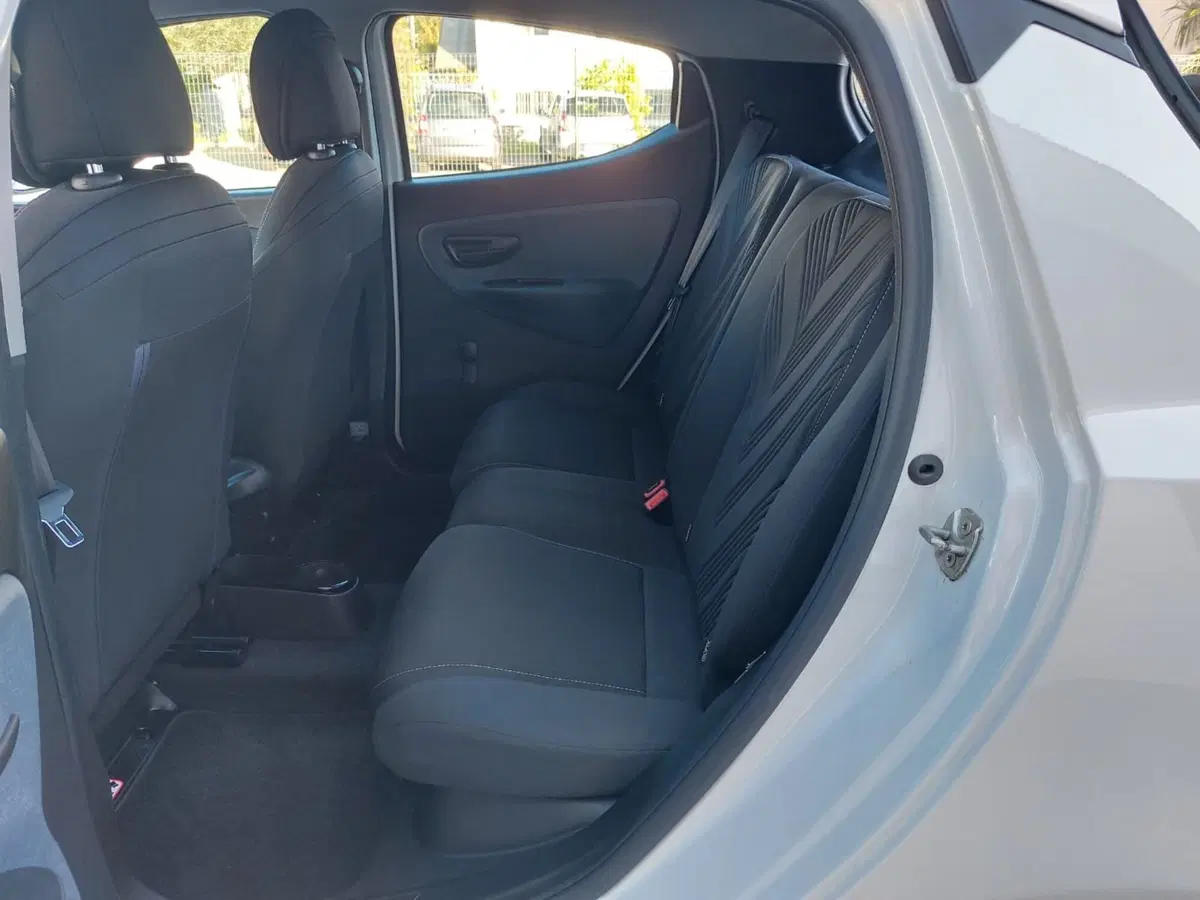 Lancia Ypsilon usata a Pavia (5)