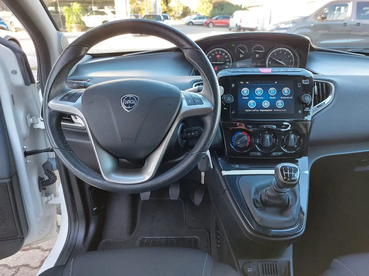 Lancia Ypsilon usata a Pavia (7)