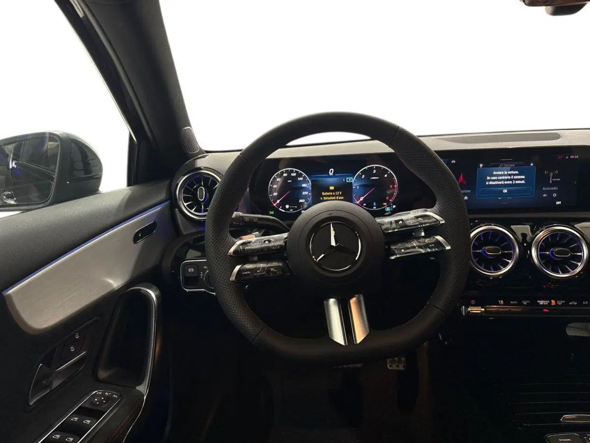 Mercedes-Benz Classe A nuova a Napoli (11)