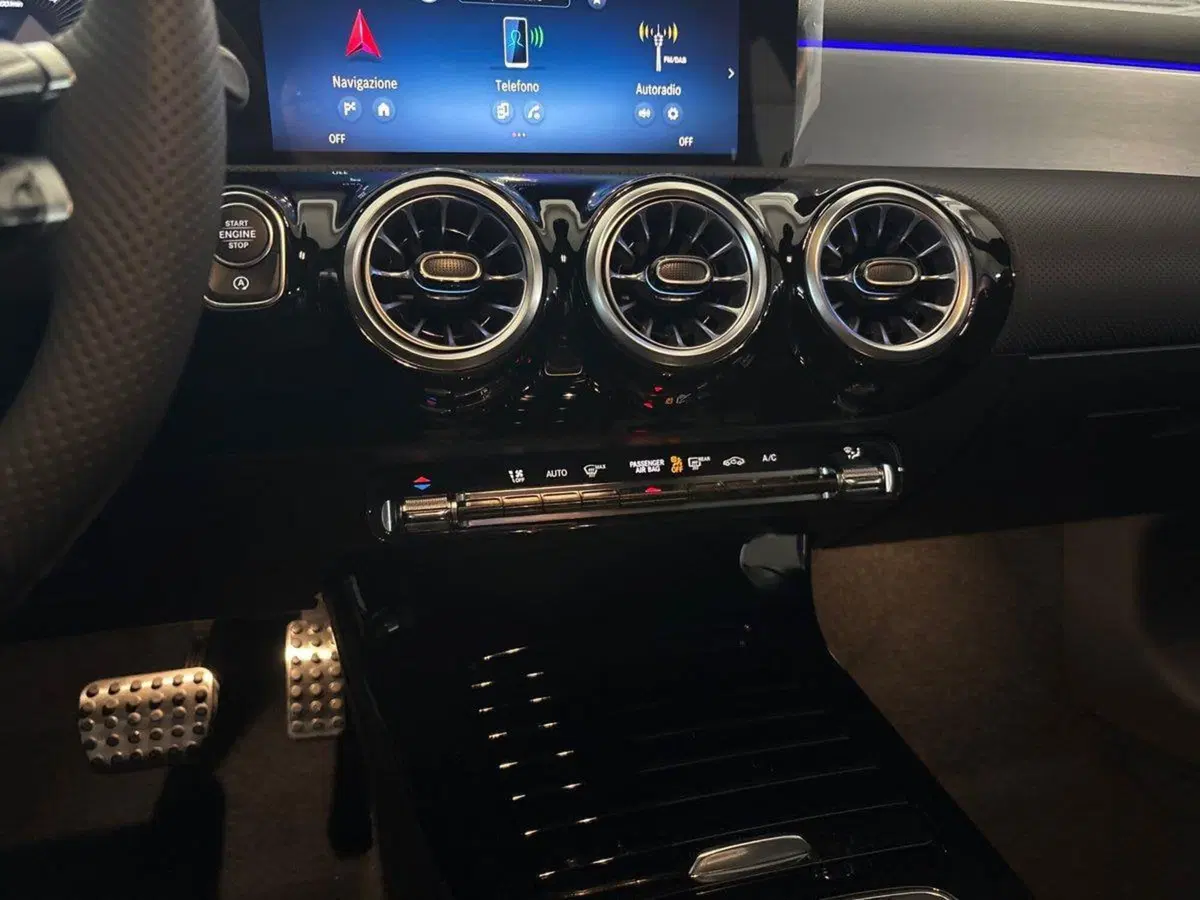 Mercedes-Benz Classe A nuova a Napoli (14)