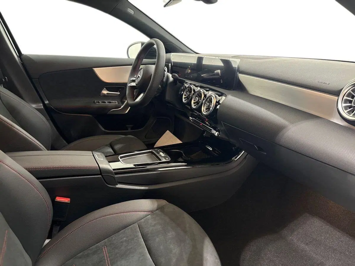 Mercedes-Benz Classe A nuova a Napoli (15)