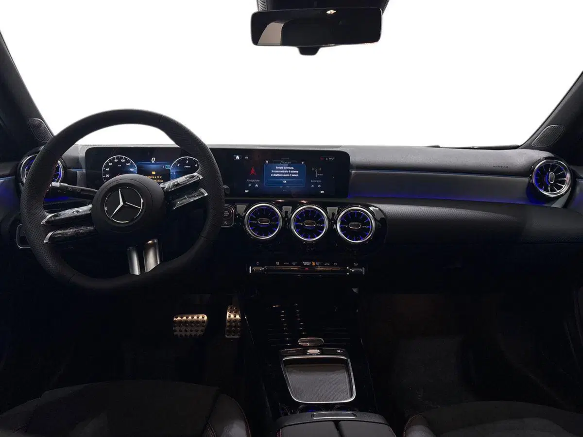 Mercedes-Benz Classe A nuova a Napoli (9)