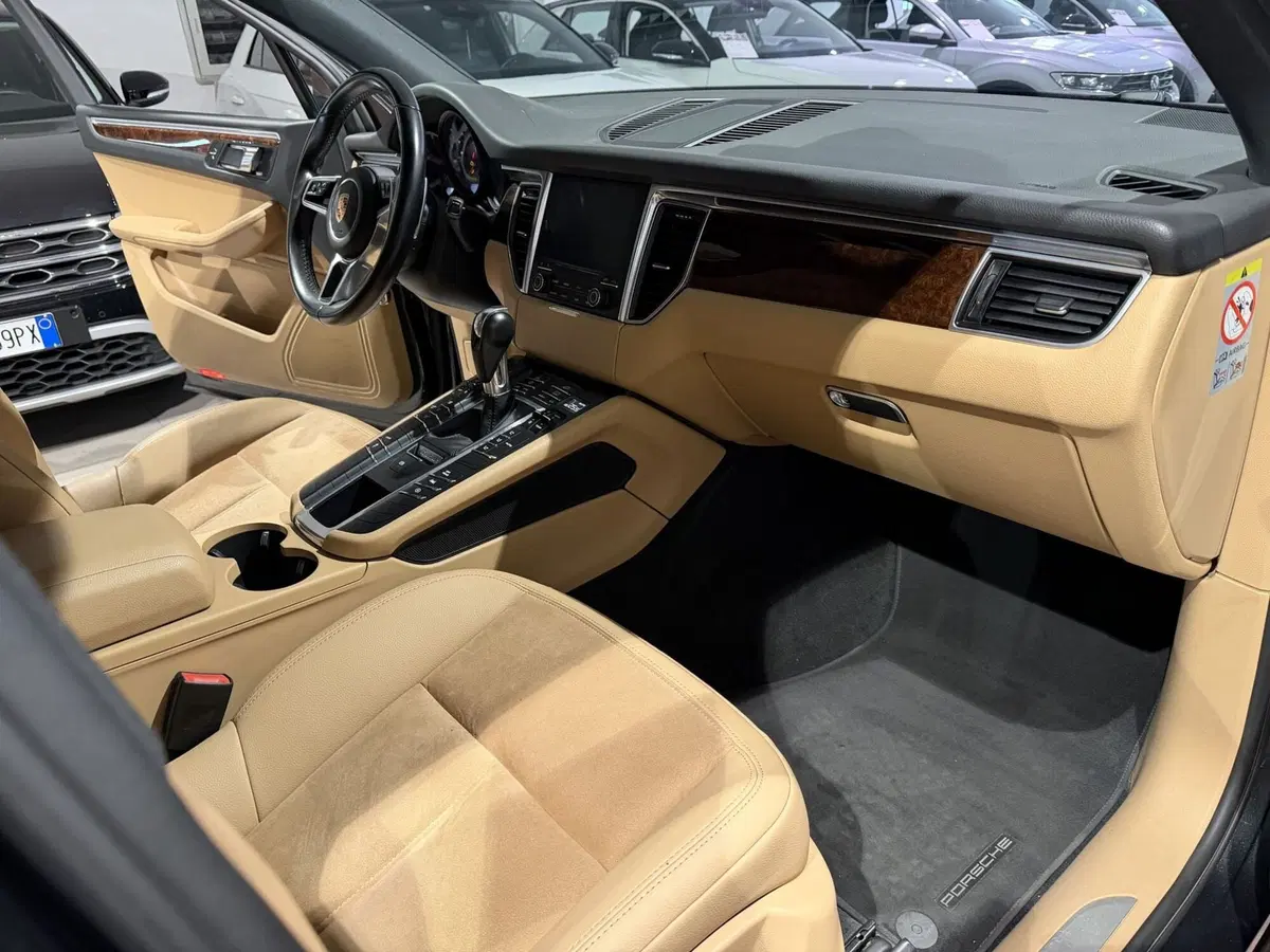 Porsche Macan usata a Genova (12)