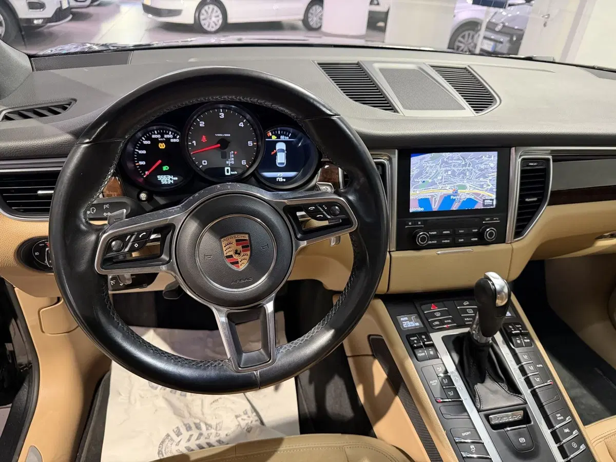 Porsche Macan usata a Genova (13)