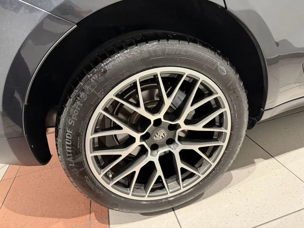 Porsche Macan usata a Genova (16)