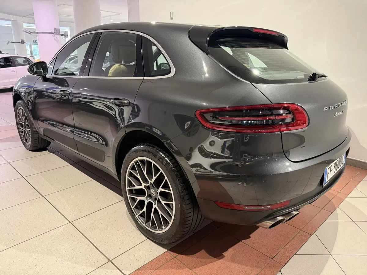 Porsche Macan usata a Genova (3)
