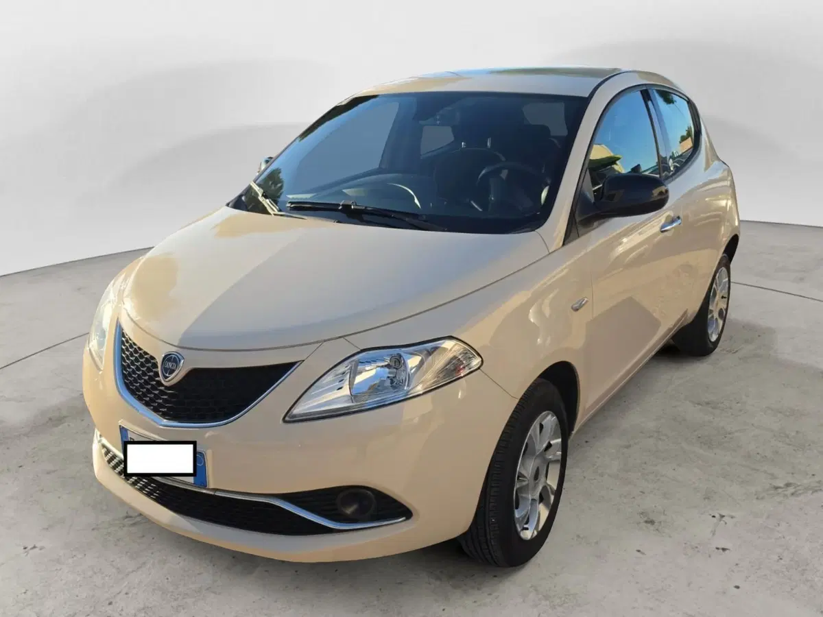 Lancia Ypsilon usata a Macerata