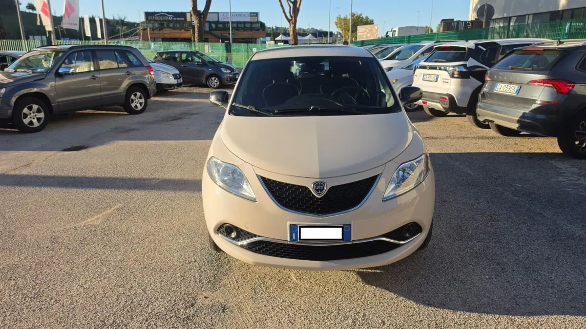 Lancia Ypsilon usata a Macerata (2)