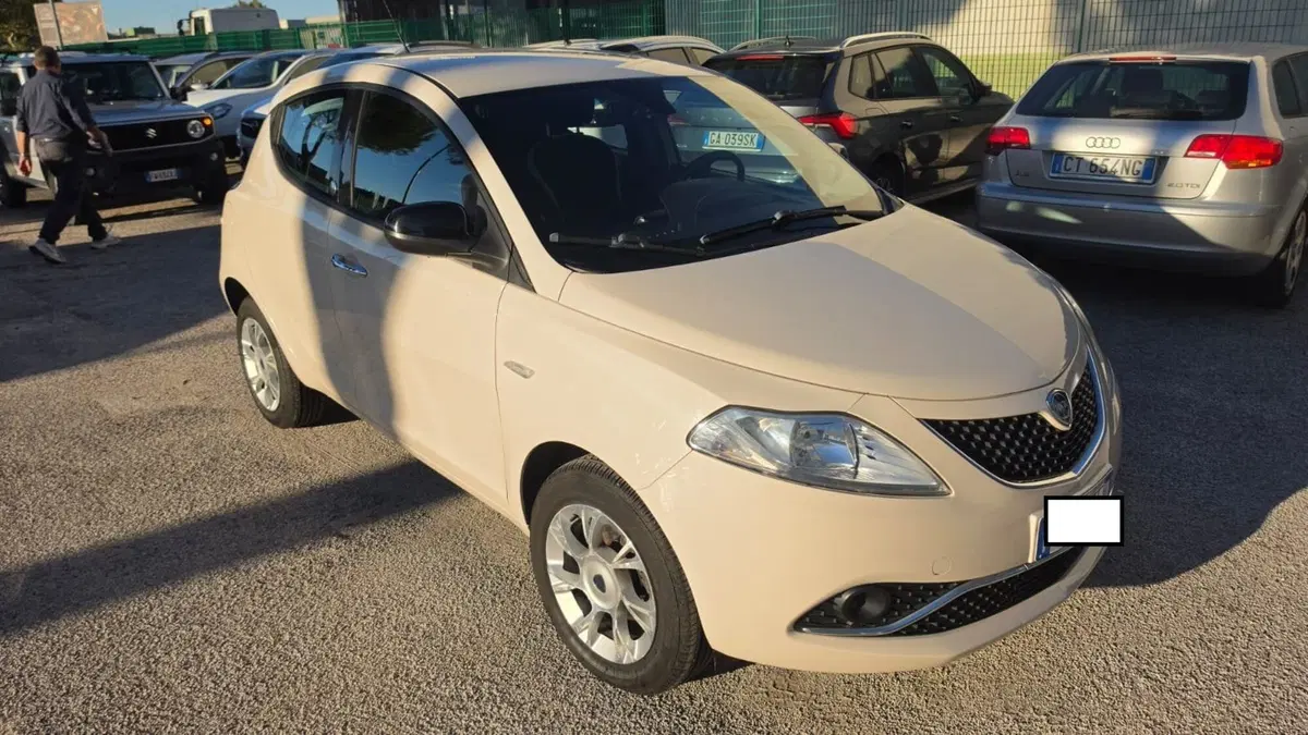 Lancia Ypsilon usata a Macerata (3)