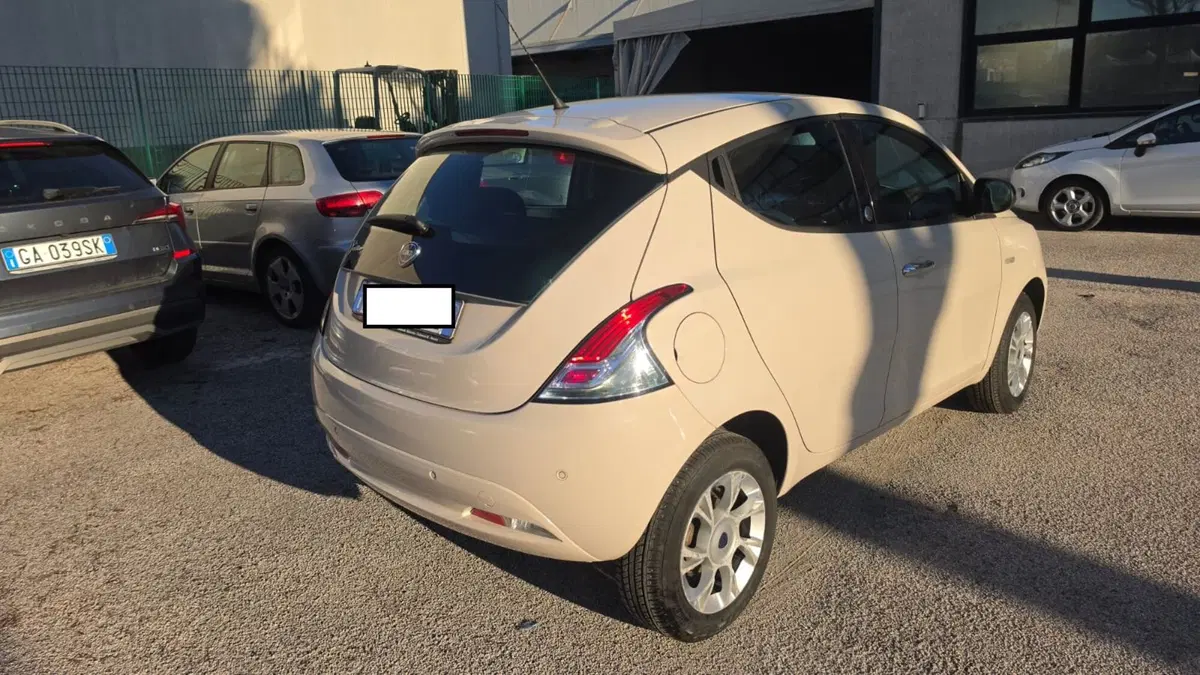 Lancia Ypsilon usata a Macerata (4)