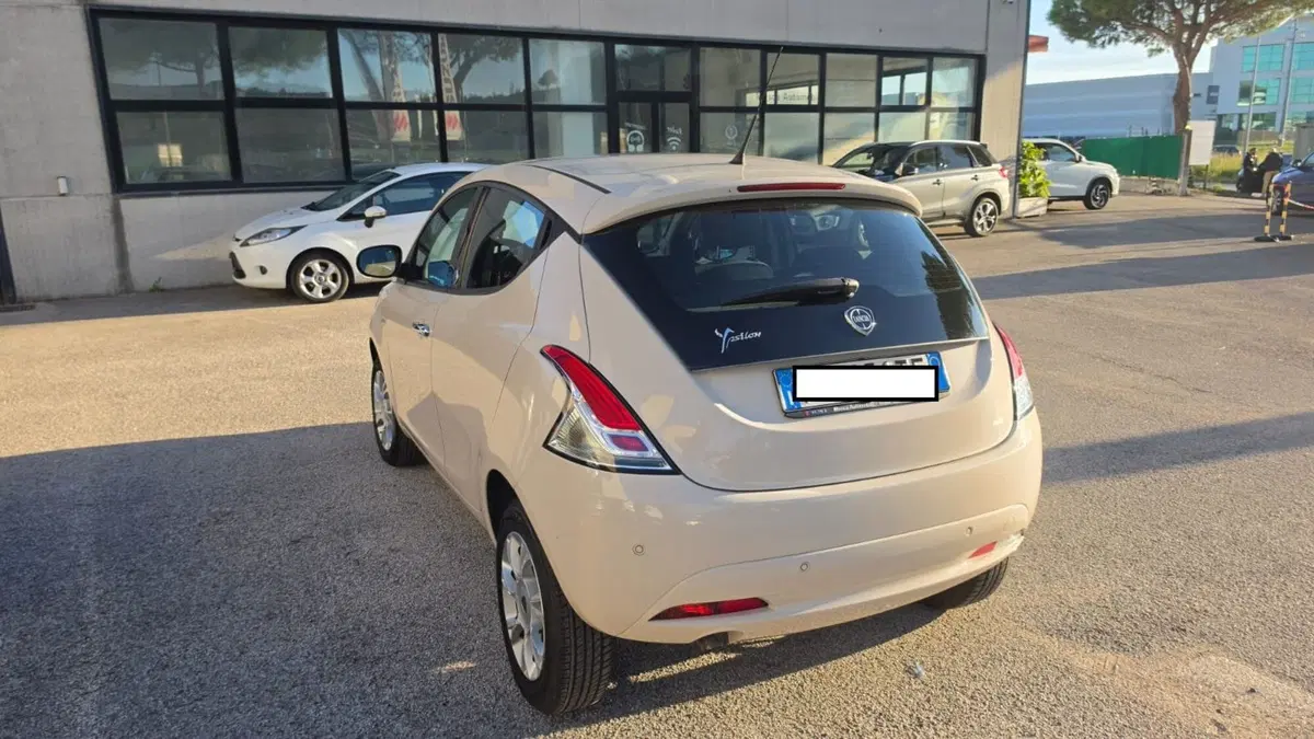 Lancia Ypsilon usata a Macerata (6)