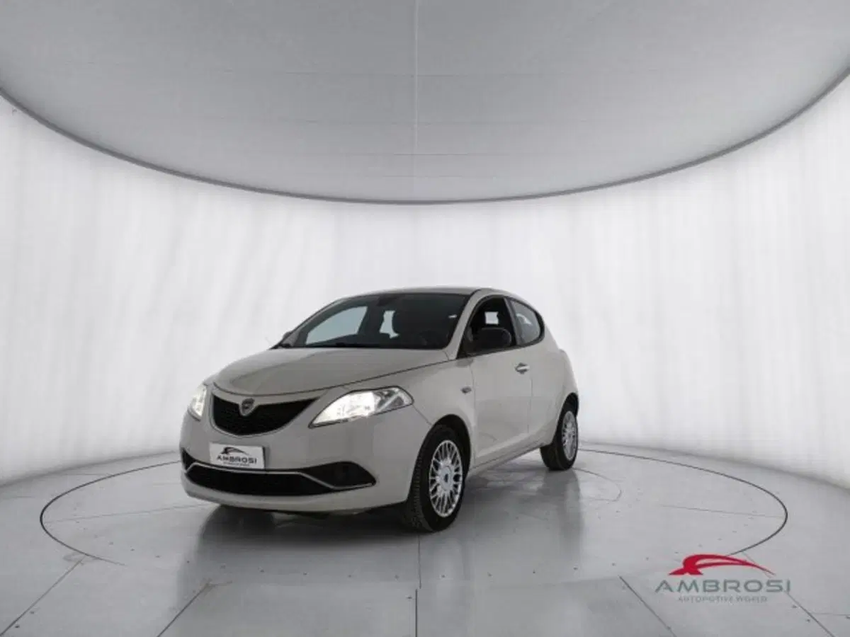Lancia Ypsilon usata a Perugia