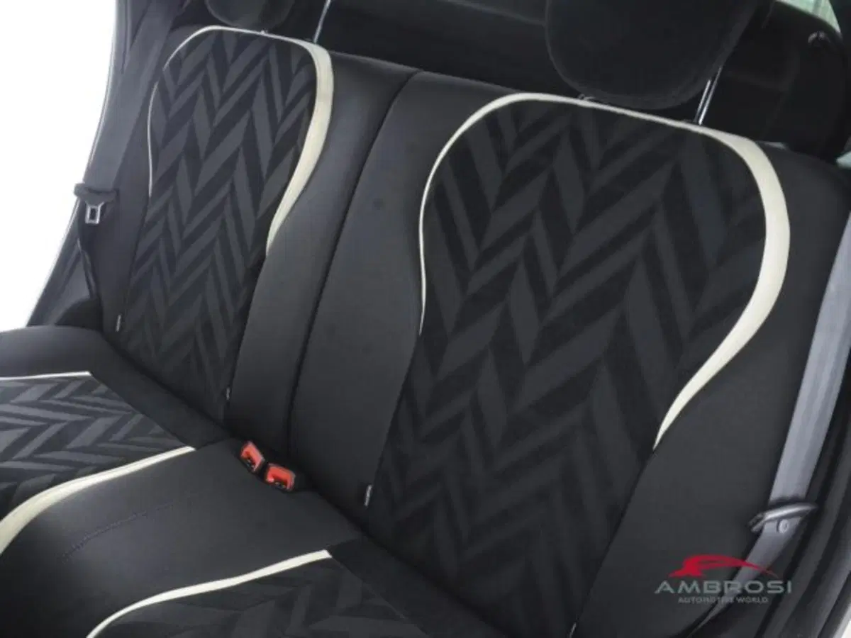 Lancia Ypsilon usata a Perugia (12)