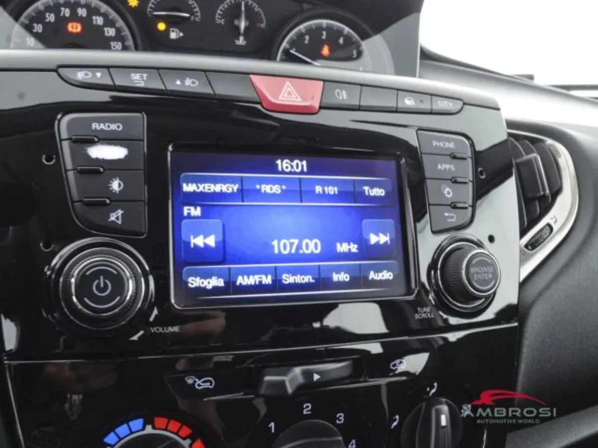 Lancia Ypsilon usata a Perugia (15)